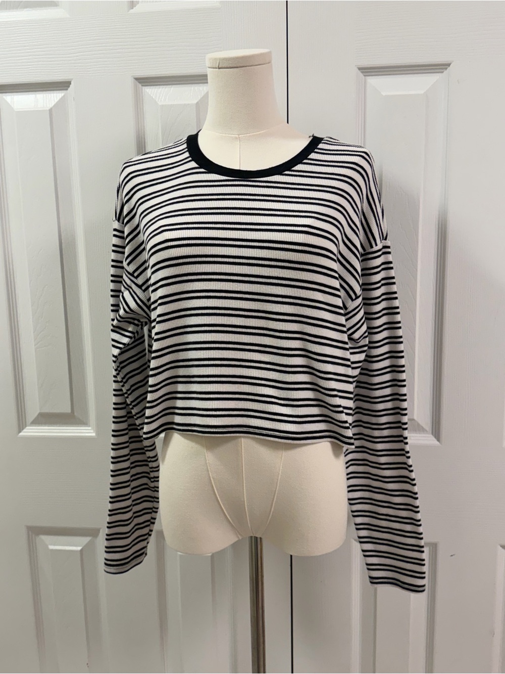 Forever 21 Striped Ribbed Crop Top Black White Long Sleeve Size M